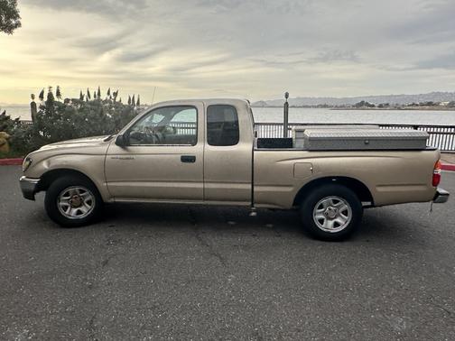 Gold 2001 Toyota Tacoma Xtracab