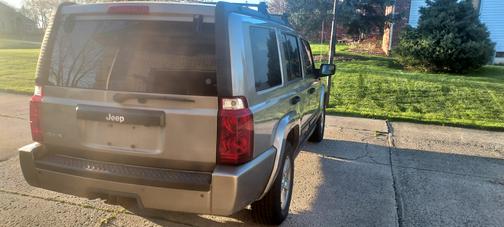 2006 Jeep Commander Base