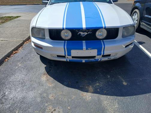 2005 Ford Mustang Deluxe