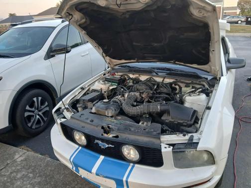 2005 Ford Mustang Deluxe