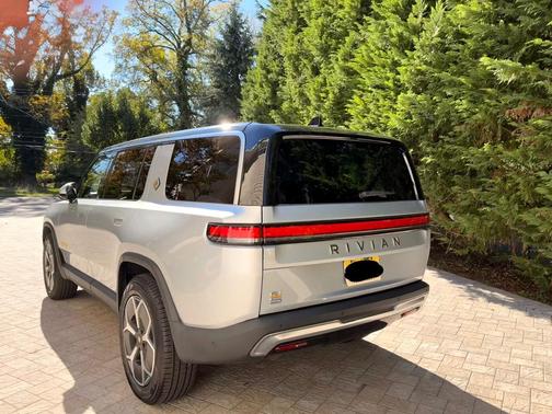 Silver 2023 Rivian R1S Adventure Quad-Motor Large Package