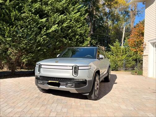 Silver 2023 Rivian R1S Adventure Quad-Motor Large Package