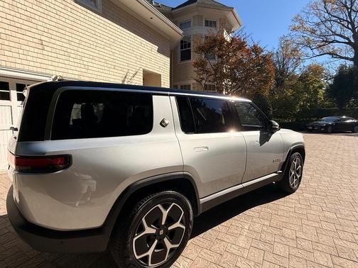 Silver 2023 Rivian R1S Adventure Quad-Motor Large Package