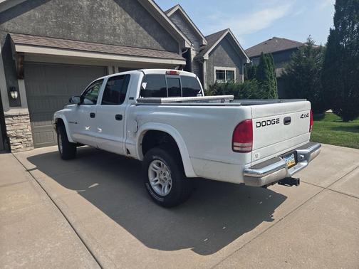 White 2001 Dodge Dakota SLT