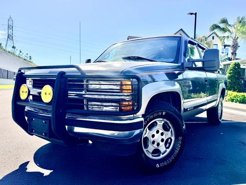 Gray 1999 Chevrolet Suburban 1500