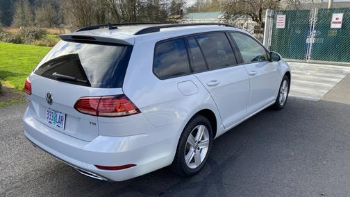 2018 Volkswagen Golf SportWagen TSI S