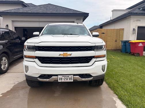 White 2017 Chevrolet Silverado 1500 2LT