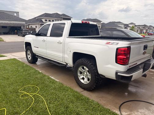 White 2017 Chevrolet Silverado 1500 2LT