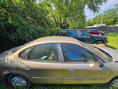 Gold 1999 Ford Taurus LX