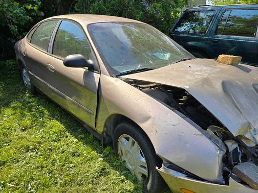 Gold 1999 Ford Taurus LX