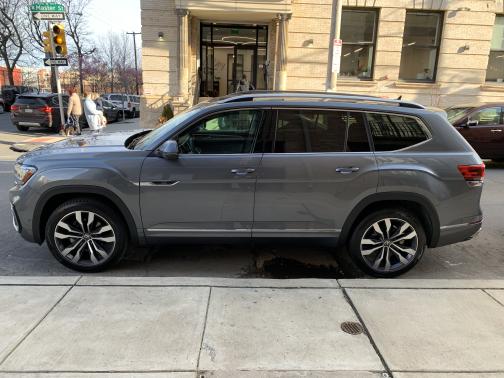 2023 Volkswagen Atlas 3.6L SEL Premium R-Line