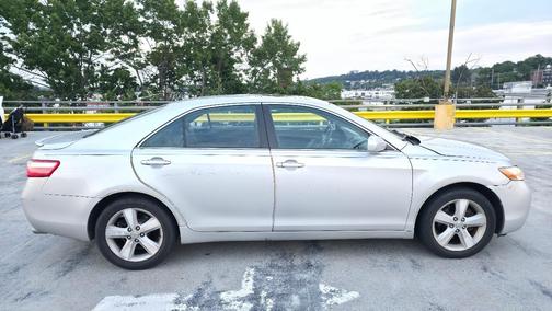Gray 2009 Toyota Camry XLE