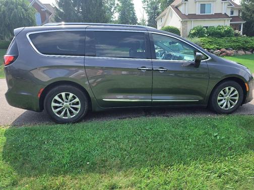 Gray 2018 Chrysler Pacifica Touring-L