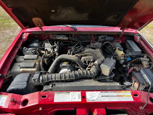 Red 2000 Ford Ranger XLT SuperCab