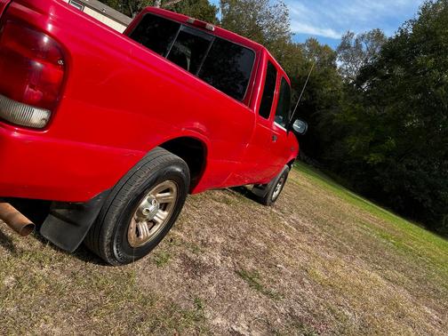 Red 2000 Ford Ranger XLT SuperCab