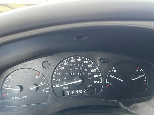 Red 2000 Ford Ranger XLT SuperCab