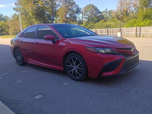 Red 2022 Toyota Camry SE