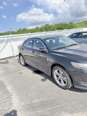 Black 2015 Ford Taurus SEL