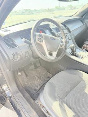Black 2015 Ford Taurus SEL