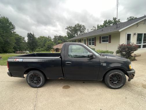 Black 1998 Ford F-150 Base
