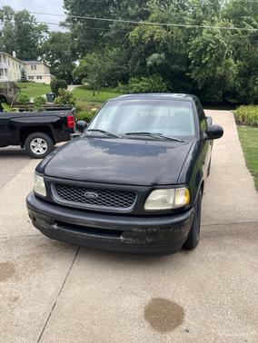 Black 1998 Ford F-150 Base