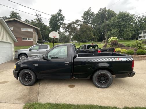 Black 1998 Ford F-150 Base