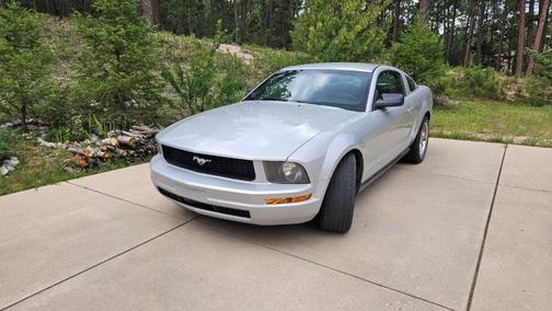 2005 Ford Mustang Deluxe