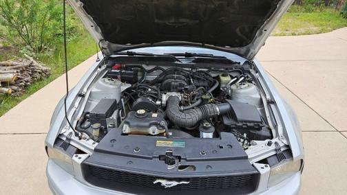2005 Ford Mustang Deluxe