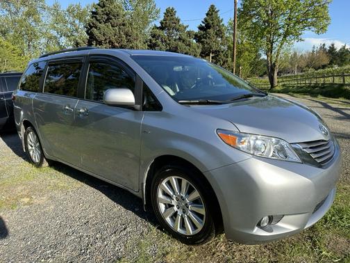 Silver 2017 Toyota Sienna XLE