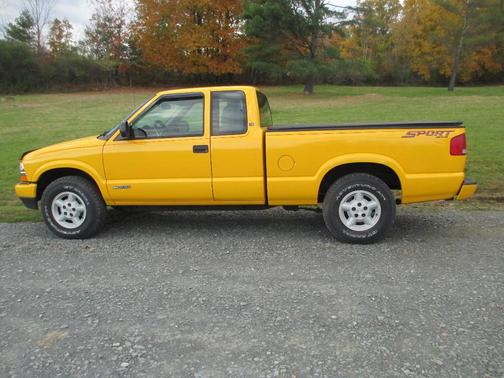 Yellow 2003 Chevrolet S-10 LS Extended Cab