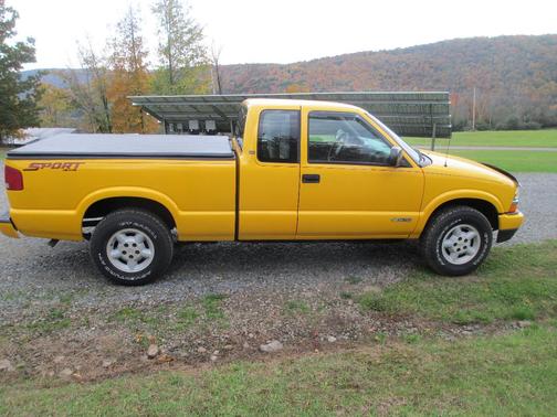Yellow 2003 Chevrolet S-10 LS Extended Cab