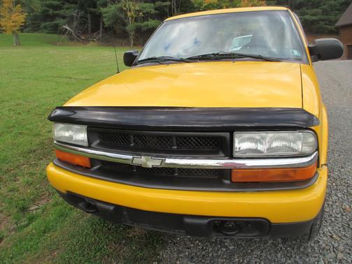 Yellow 2003 Chevrolet S-10 LS Extended Cab