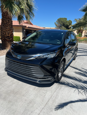 2023 Toyota Sienna LE