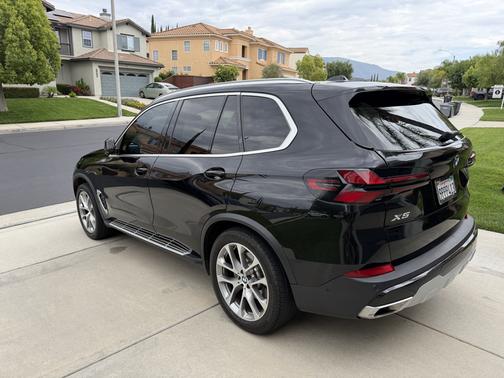 Black 2024 BMW X5 sDrive40i