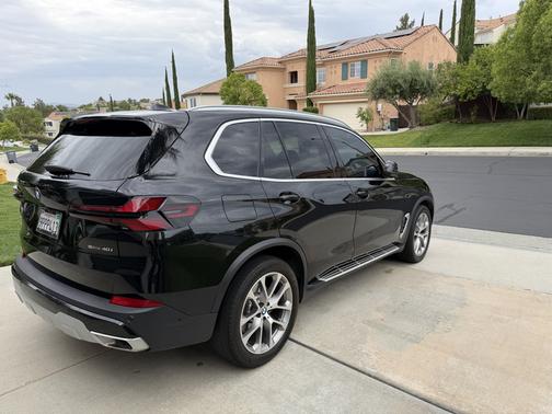 Black 2024 BMW X5 sDrive40i