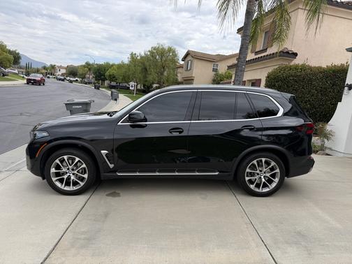 Black 2024 BMW X5 sDrive40i