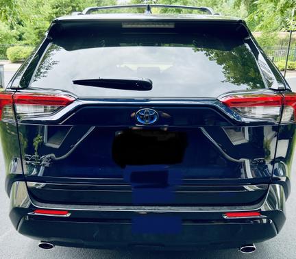 Photo 6 of 6 of 2022 Toyota RAV4 Prime SE