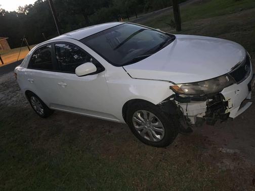 White 2013 Kia Forte LX