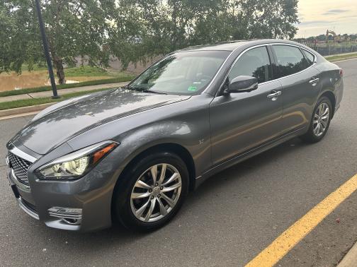 2018 INFINITI Q70 3.7X LUXE