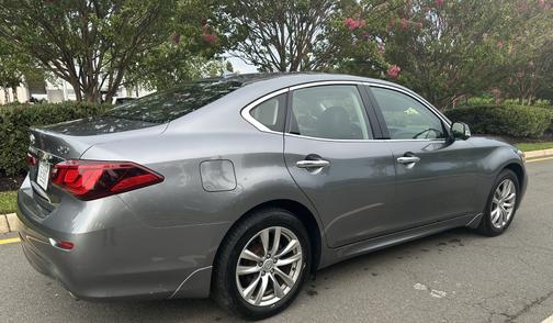 2018 INFINITI Q70 3.7X LUXE