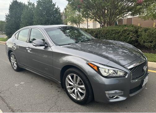 2018 INFINITI Q70 3.7X LUXE