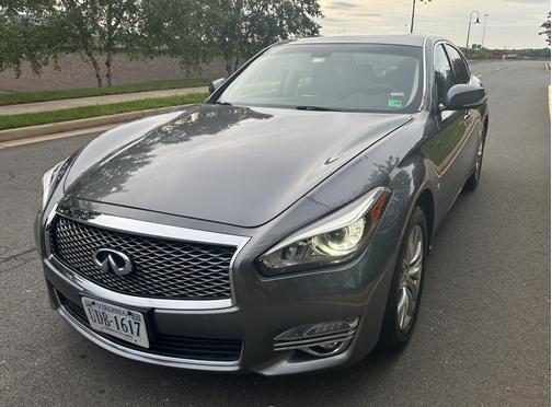 2018 INFINITI Q70 3.7X LUXE