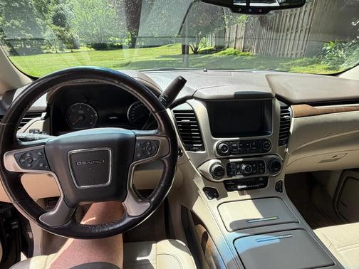 Black 2018 GMC Yukon Denali