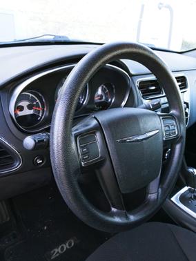 2014 Chrysler 200 LX