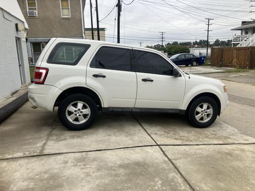 2010 Ford Escape XLS