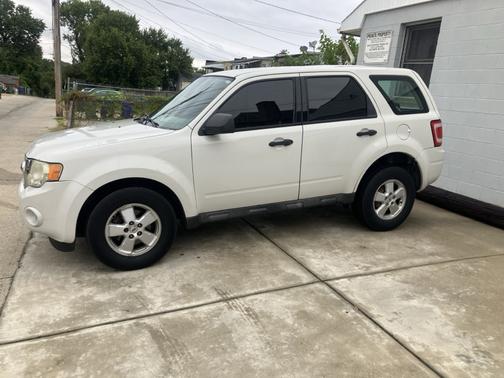 2010 Ford Escape XLS