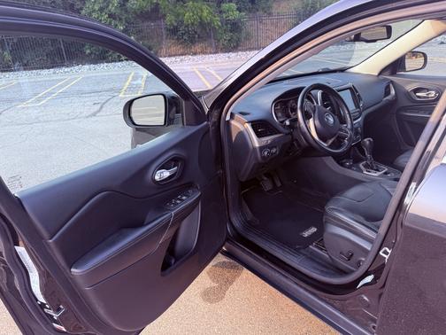 Black 2015 Jeep Cherokee Limited