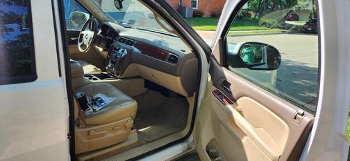 White 2011 Chevrolet Tahoe LT