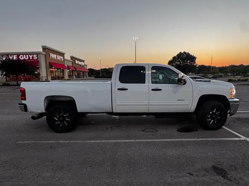 White 2013 Chevrolet Silverado 2500 LT