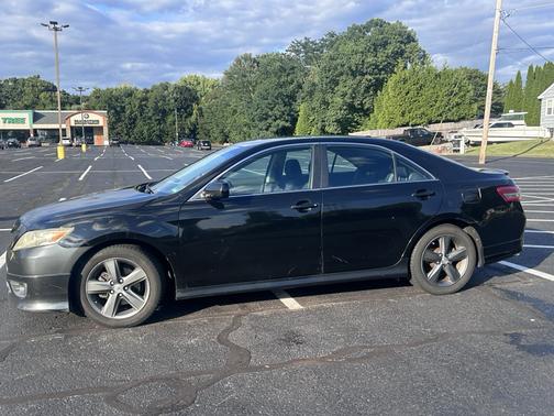 Black 2010 Toyota Camry SE
